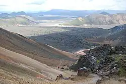 Aufstieg auf dem Laugavegur hinter den Solfataren, die Hänge der Brennisteinsalda links im Vordergrund