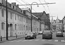 Kombination aus Oberleitungs­masten und Straßenlaternen in Landskrona