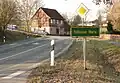 Straßenschild zur Holtenser Warte