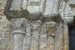 Kapitelle am Südportal