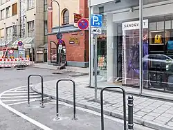 Anlehnbügel für Lastenräder auf einem Parkstreifen