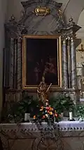 Seitenaltar mit einem Bildnis der Hl. Maria und Jesu