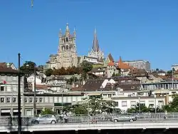 Kathedrale Notre-Dame über der Stadt