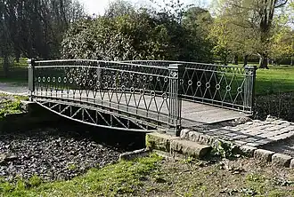 Lavesbrücke im Welfengarten mit Lavesträger