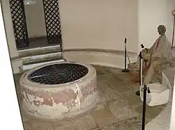 Hoher Turm Burgverlies, Brunnenbecken Kaiserstein