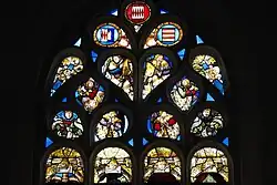 Maßwerk mit Wappen und musizierenden Engeln