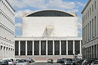 Fassade von der Viale della Civiltà del Lavoro