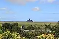 Blick vom Mausoleum Mont d’Huisnes auf den Mont Saint Michel.