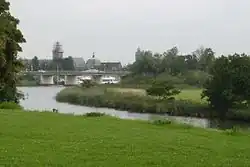 Leerdam, Stadtansicht vom Lingedijk in Höhe der Glasfabrik