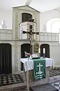 Altar und Kruzifix