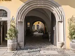Straßenseitiges Hauptportal aus der Renaissance (um 1535)