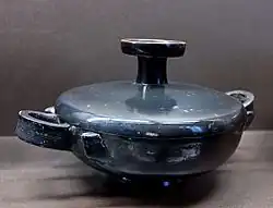 Schwarzgefirnisste attische Lekanis, um 450/40 v. Chr., Paris, Louvre