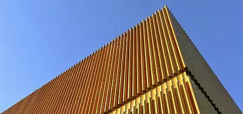 Fassade des Neubaus im Detail