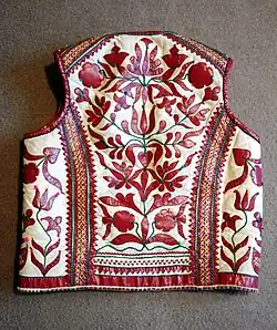 „Serdok“, Männerweste Rückseite (Lendak, 1908)