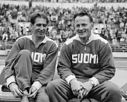 Toivo Hyytiäinen (r.), Bronze 1952 im Speerwurf, mit seinem Teamkollegen Eino Leppänen