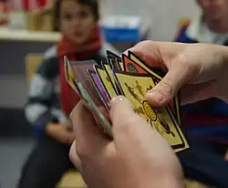 Spielleiter beim Zusammenstellen der Rollen