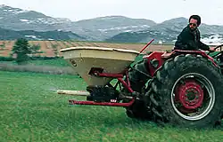 Zapfwellenantrieb an einem Düngerstreuer