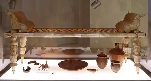 Totenbett aus Knochen