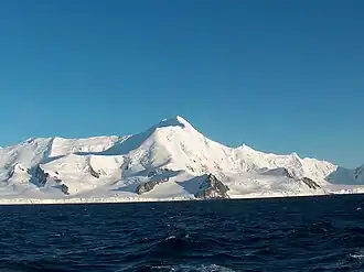 Blick von der Bransfieldstraße auf den Levski Ridge mit dem Great Needle Peak