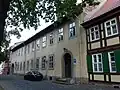 Das ehemalige Pfarrhaus am Liebfrauenkirchhof in Wernigerode war im September und Oktober 2015 Drehort für den Film.[15]