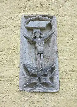 Detail an der Aussenwand der Kirche, Foto Juli 2025