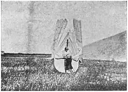 Zusammengefalteter kleiner Schlagflügelapparat