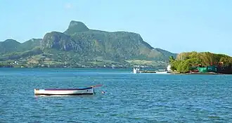 Lion Mountain von Mahébourg aus gesehen