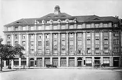 Das Bürohaus (heute Lipanum) an der Stelle des Vorderhauses, um 1920