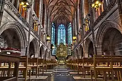 Liverpool Cathedral, 189&nbsp;m langer, steingewölbter Abseitensaal