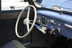 Krückstockschaltung am Armaturenbrett