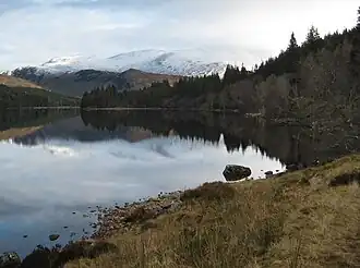 Blick über Loch Ossian zum Beinn Eibhinn