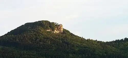 Der Lochenstein (963,6&nbsp;m&nbsp;ü.&nbsp;NHN) von Weilstetten aus gesehen