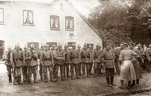 Angetreten vor dem Artillerie-Depot „Lockstedter Lager“