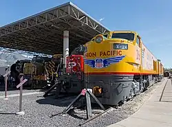 Fünf der ausgestellten Lokomotiven in Ogden Station, 2019