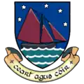 Wappen und Flagge der Grafschaft Galway, Motto ceart agus cóir, „Recht und Gerechtigkeit“