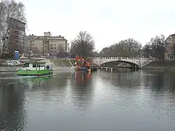 Mündung in den Landwehrkanal, im Hintergrund die Lohmühlenbrücke