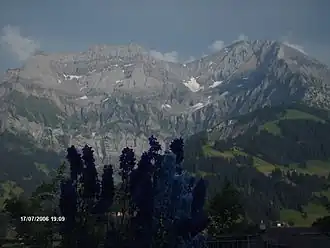 Gross Lohner von Norden (v. l. n. r.): Nünihorn, Hintere Lohner, Mittlere Lohner, Vordere Lohner, Mittaghorn