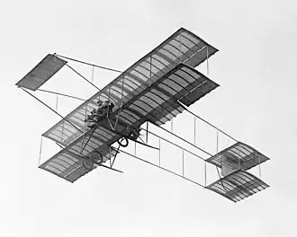 Die Farman III 1910 in Los Angeles. Gut zu erkennen sind die Querruder