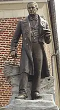 Bronzestatue von Charles Mathieu.