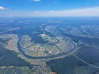 Luftaufnahme Moselschleife mit Hochmoselbrücke B50 bei Zeltingen-Rachtig, Mai 2025