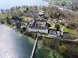 Luftaufnahme vom Landschloss Ort (April 2023)