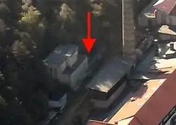 Luftbild vom Standort des einstigen Frauenlagers in einem in den 1950er Jahren abgerissenen Gebäude neben dem Umspannwerk