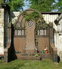 Grabmal für Emil Götze in Berlin-Westend