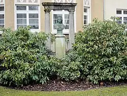 Bronzeplastik der Preußen-Königin Luise an der Liebigstraße