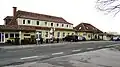 Das Hotel Strandhof war einmal Teil des ehemaligen Bahnhof Wamel.[6] (2025)