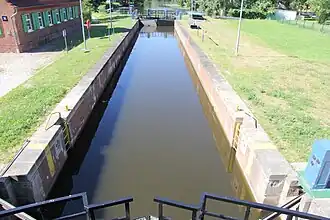 Blick in das Schleusenbecken Richtung Oberwarnow
