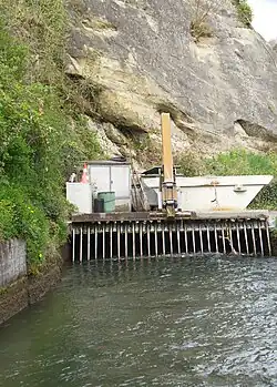 Einlauf in einen etwa 100&nbsp;m langen Tunnel unter dem Burgberg