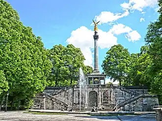 Brunnen am Friedensengel in den Maximiliansanlagen