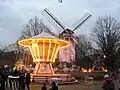 Weihnachtsmarkt und illuminierte Bauwerke