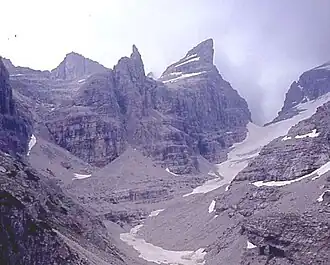 Der Tuckett-Gletscher mit der Cima Sella, dem Castelletto Superiore und dem Campanile di Vallesinella, von rechts nach links (1988)